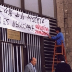 Pancarta en el rectorado